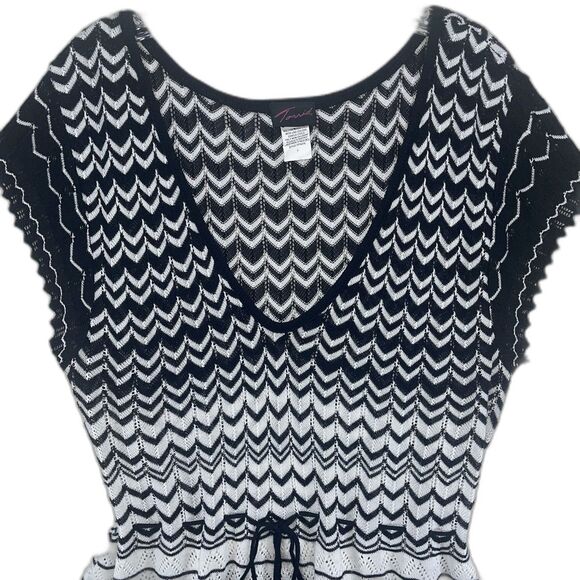 Torrid Y2K Black White Top Plus Size 3X Short Sleeve Perforated Semi Open Knit - Picture 3 of 11